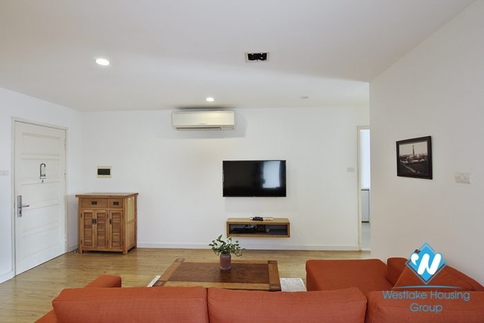 Lovely 2 bedroom apartment for rent in Au Co alley, Tay Ho